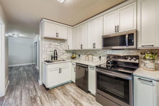 2033 Gresham Ave N - MLS Sized - 015 - 09 Kitchen.jpg