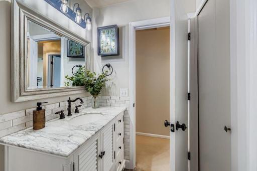 2033 Gresham Ave N - MLS Sized - 025 - 20 2nd Floor Primary Bathroom.jpg
