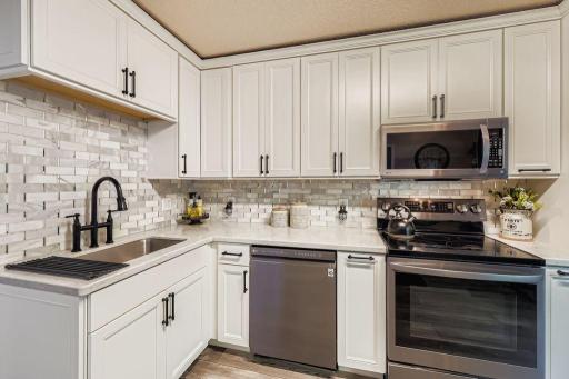 2033 Gresham Ave N - MLS Sized - 018 - 12 Kitchen.jpg