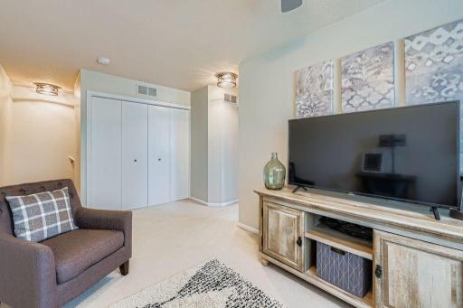 2033 Gresham Ave N - MLS Sized - 031 - 28 2nd Floor Family Room.jpg