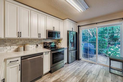 2033 Gresham Ave N - MLS Sized - 017 - 11 Kitchen.jpg