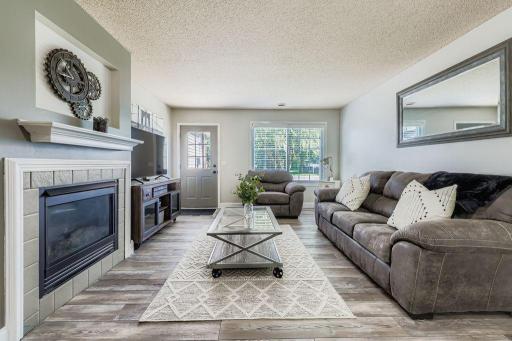 2033 Gresham Ave N - MLS Sized - 012 - 06 Living Room.jpg
