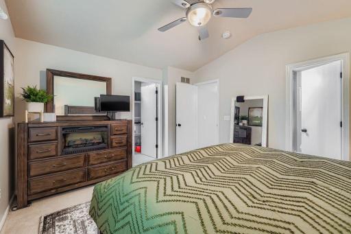 2033 Gresham Ave N - MLS Sized - 023 - 18 2nd Floor Primary Bedroom.jpg