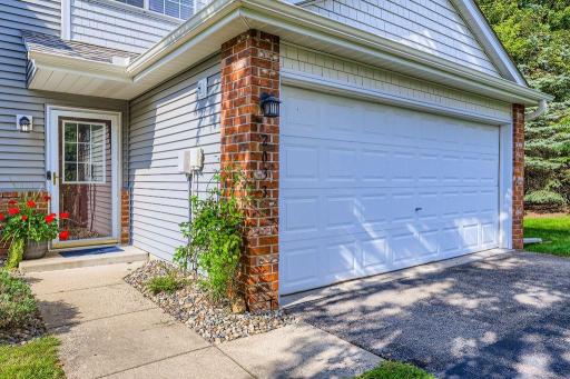 2033 Gresham Ave N - MLS Sized - 005 - 03 Exterior Front Entry.jpg