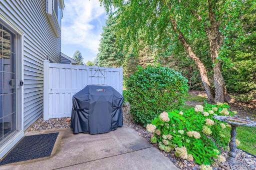 2033 Gresham Ave N - MLS Sized - 034 - 31 Patio.jpg