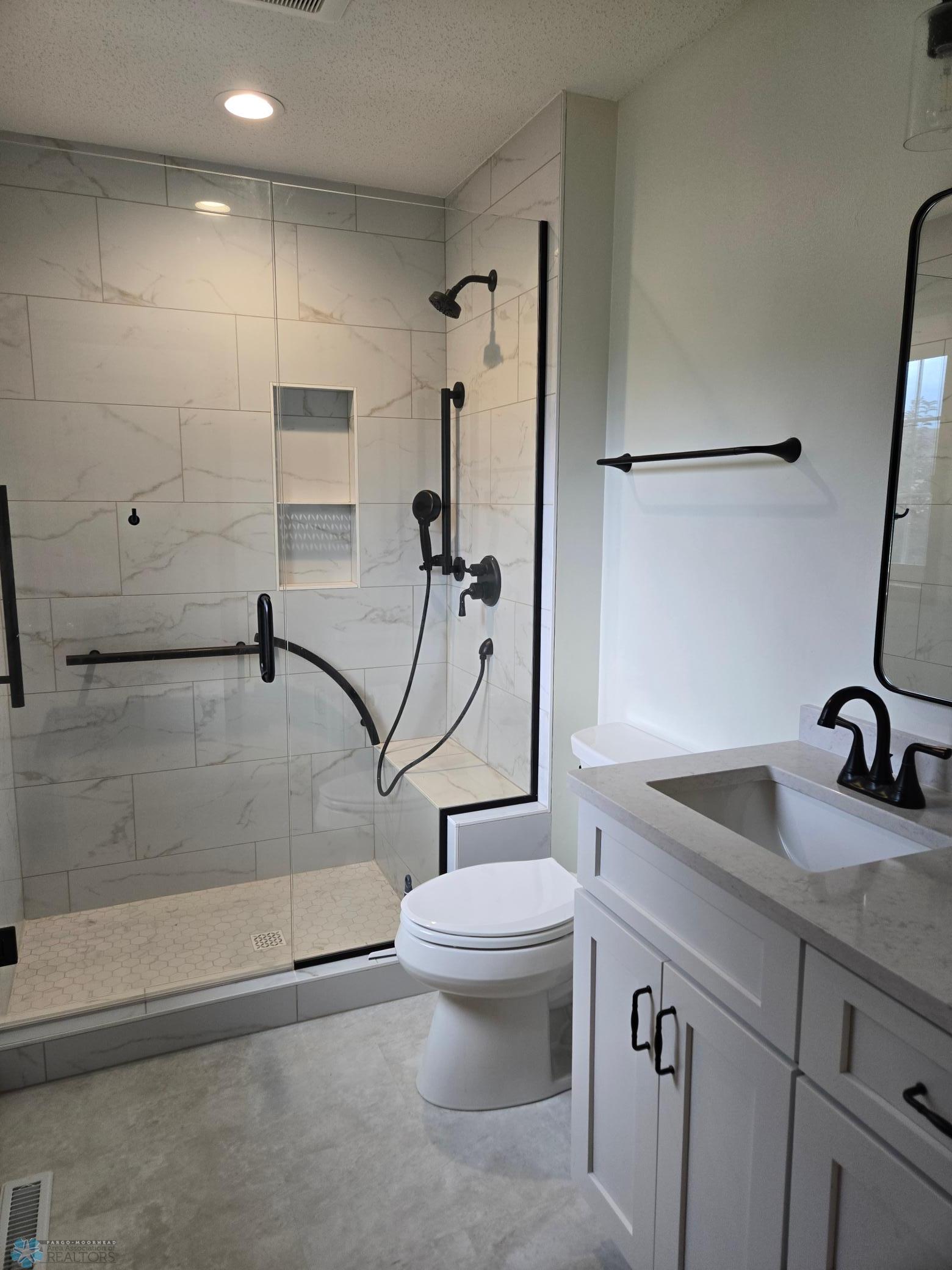 Master Bathroom.jpg