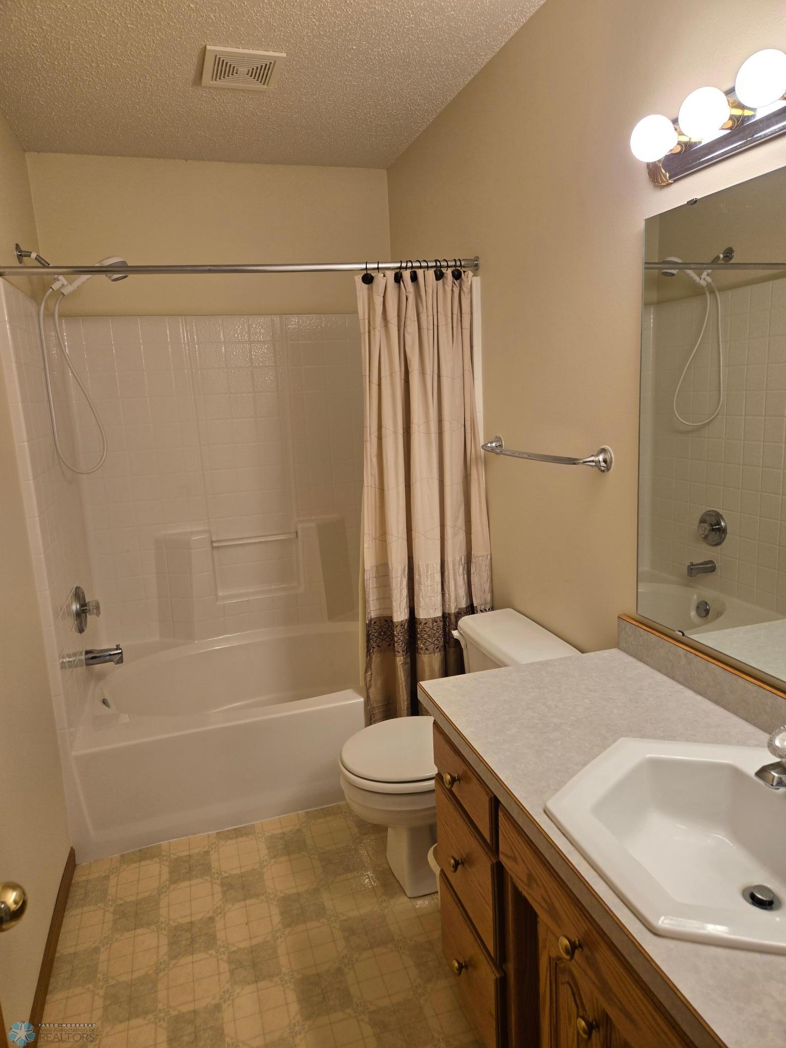 Main floor full bath.jpg