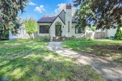 1317 4th Street N, Fargo, ND 58102