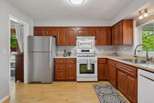 10556 Grant Drive, Eden Prairie, MN 55347