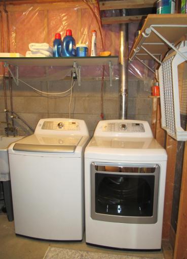 Kenmore Elite washer and dryer, Lennox furnace, hot water heater new 2021.
