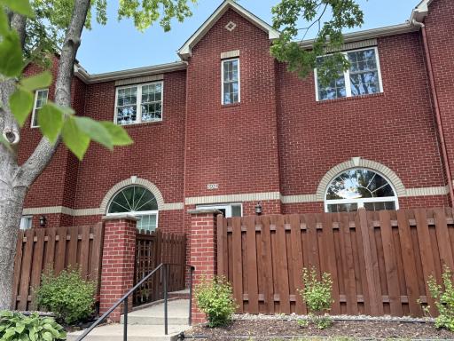 2009 Grand Avenue, Saint Paul, MN 55105