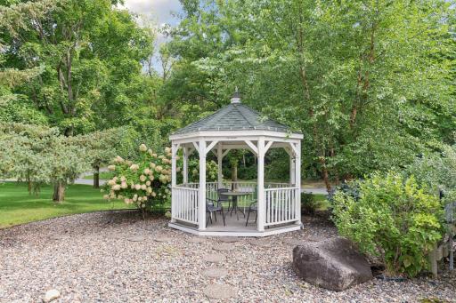4184 Knob Circle, Eagan, MN 55122
