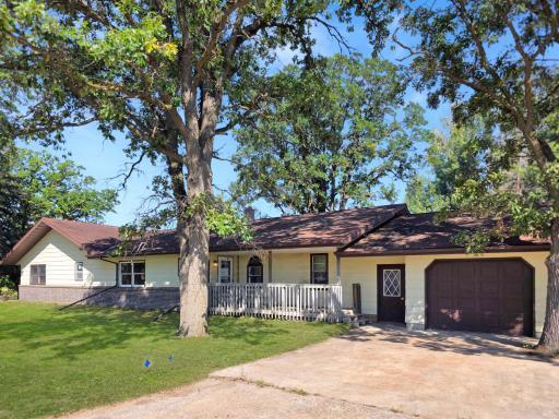 609 University Avenue E, Badger, MN 56714