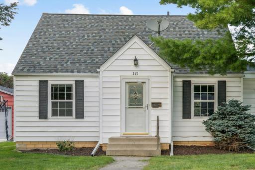 221 7th Avenue SE, Waseca, MN 56093