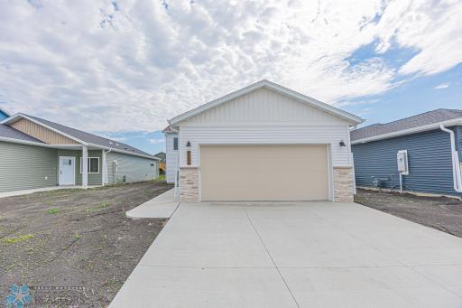 6747 66th Avenue S, Horace, ND 58047