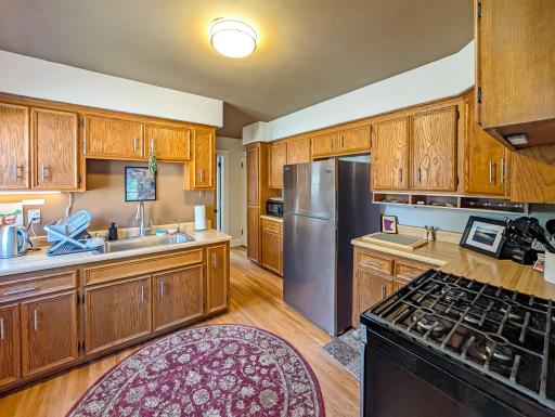 Ample cupboard space for all your kitchen necessities. Unit 2809