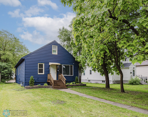 1031 COLLEGE Street N, Fargo, ND 58102