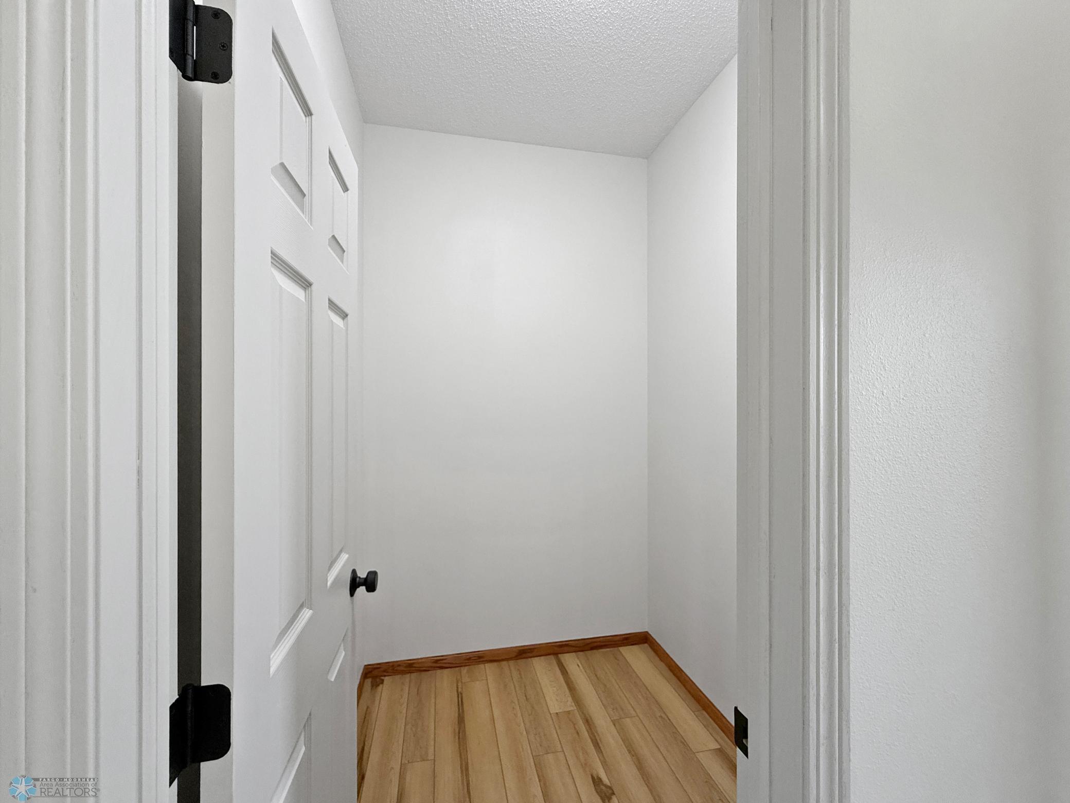 Entrance coat closet