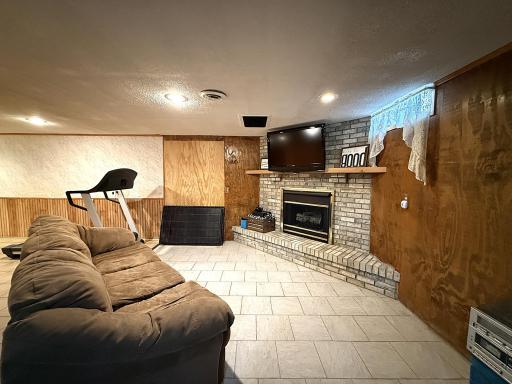421 9th Avenue, Madison, MN 56256