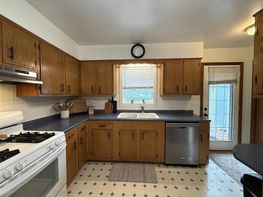 421 9th Avenue, Madison, MN 56256