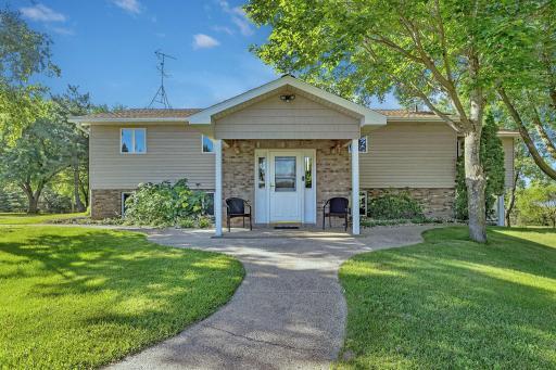 8303 198th Avenue NE, New London, MN 56273