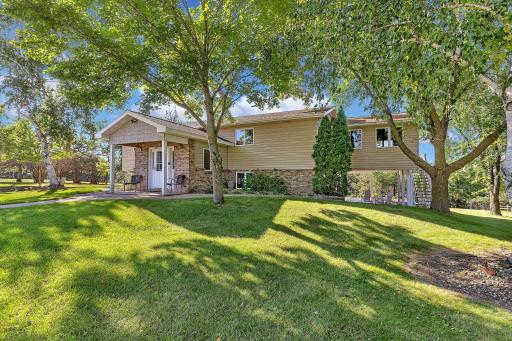 8303 198th Avenue NE, New London, MN 56273