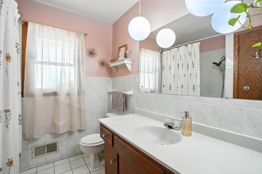 526 9th Avenue S, South Saint Paul, MN 55075
