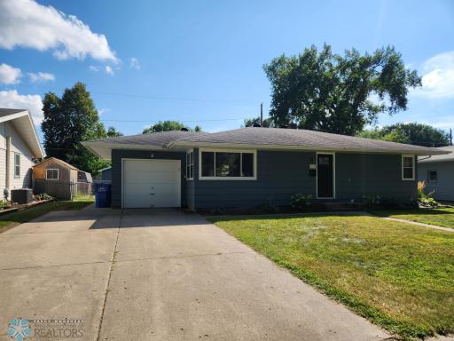 418 25th Avenue N, Fargo, ND 58102