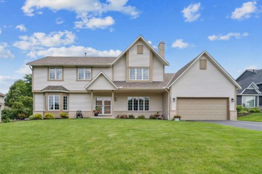 Welcome to 8090 Highland Circle Woodbury, MN 55129
