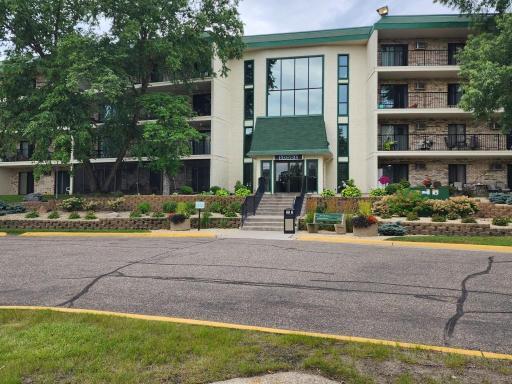 10501 Cedar Lake Road, 212, Hopkins, MN 55305