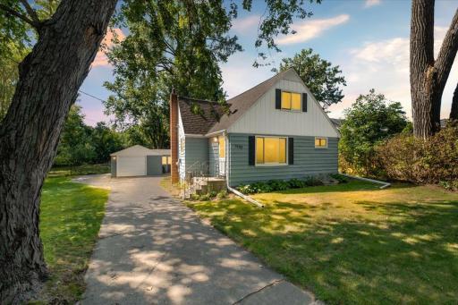 1008 Burke Avenue W, Saint Paul, MN 55113