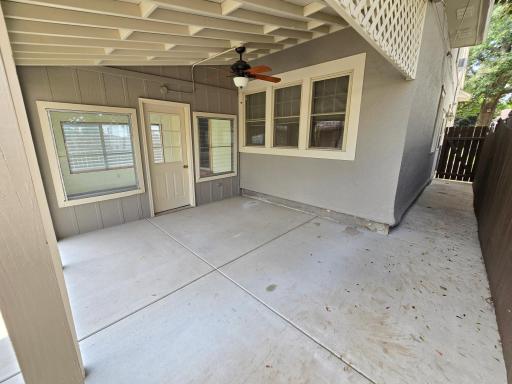 Fully covered patio in back with ceiling fan!
