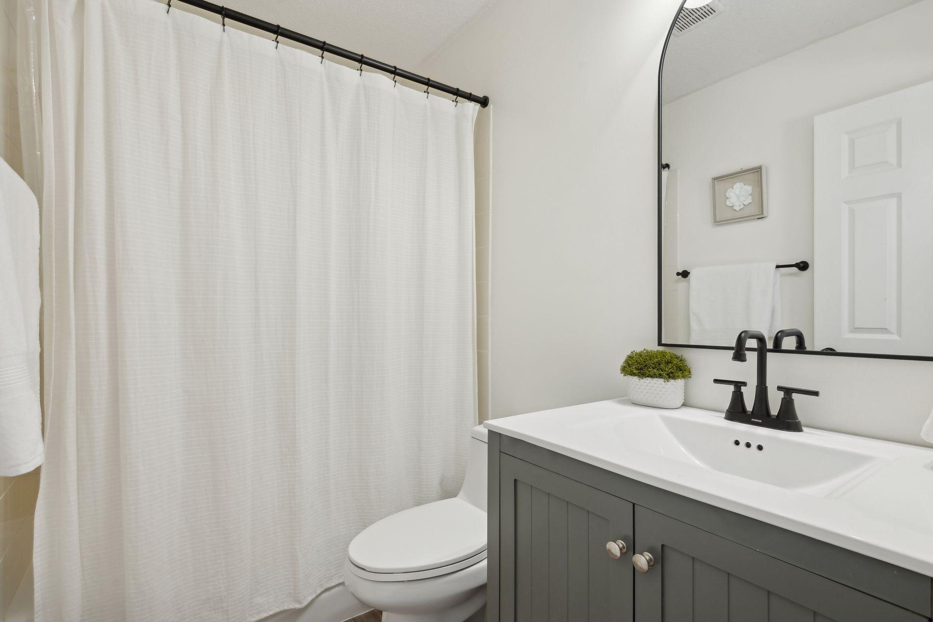 Upper Level updated full bathroom.