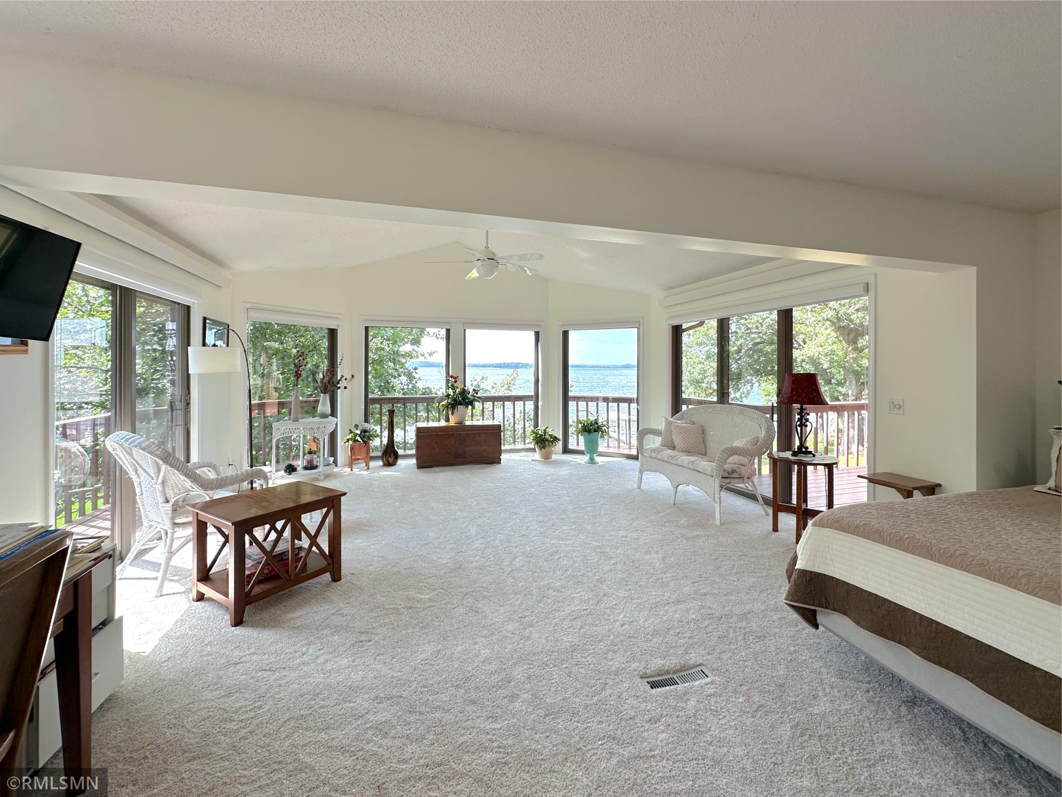 Take-in the views while you enjoy your morning coffee or evening sunsets with panoramic views of the shoreline.