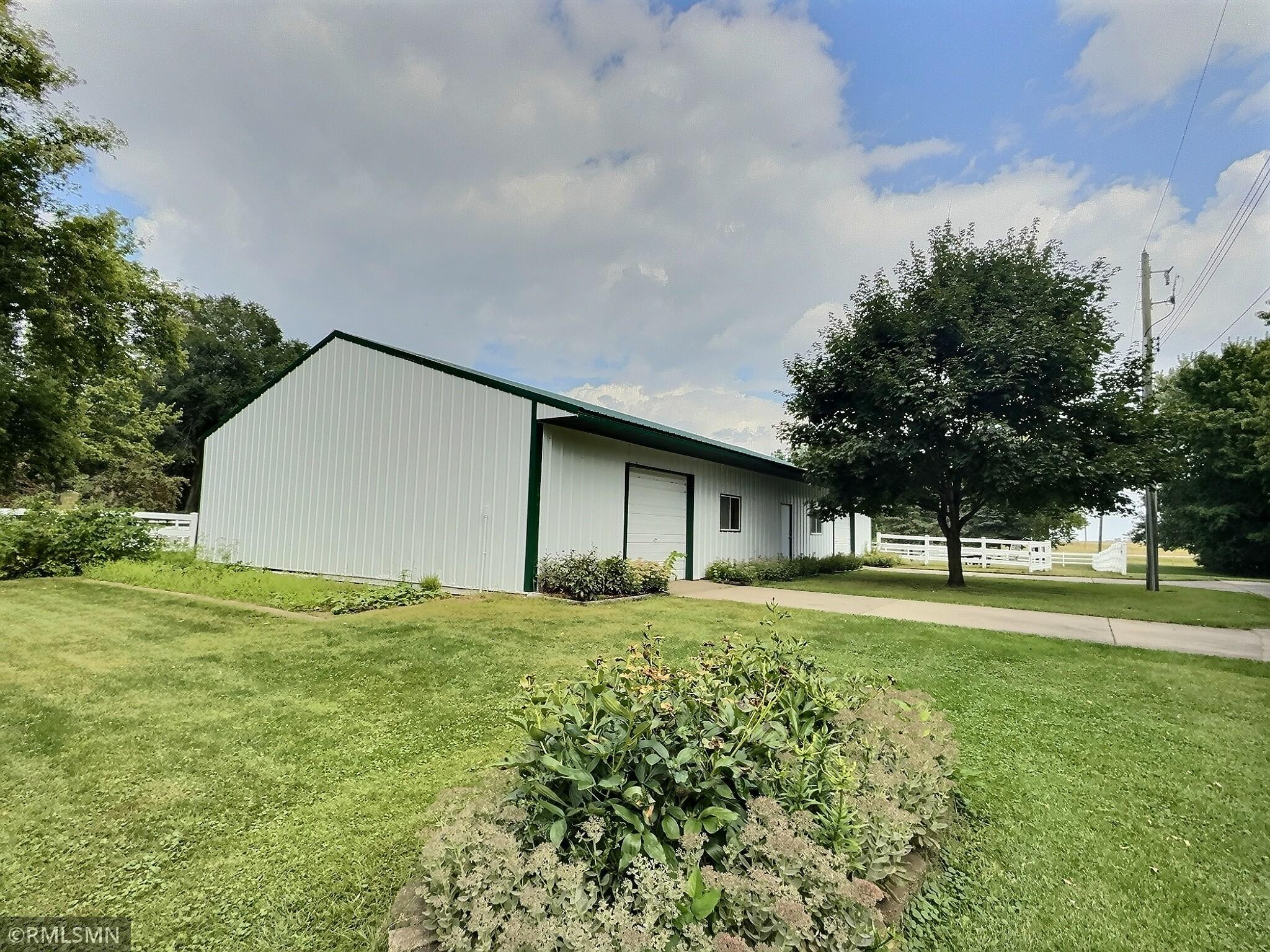 The 40x71 pole shed provides exceptional storage or workshop space, imagine how organized you will finally be!
