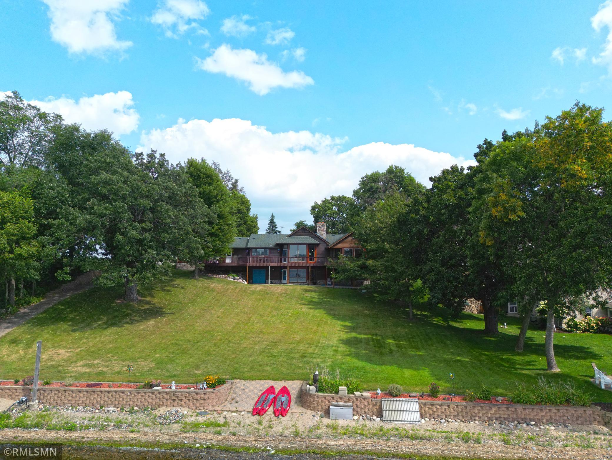 Breathtaking lakefront setting on water’s edge perfectly positioned to capture sweeping Clearwater Lake views.