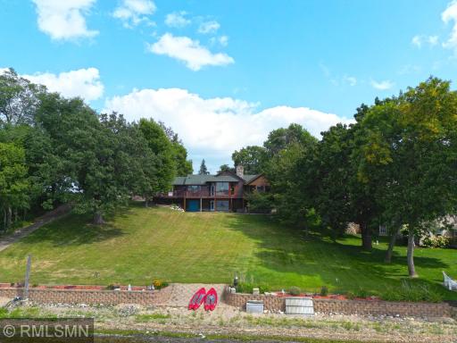 Breathtaking lakefront setting on waterâs edge perfectly positioned to capture sweeping Clearwater Lake views.