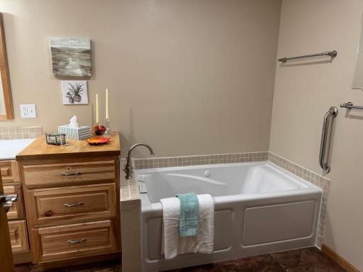 701 6th Avenue NE, Roseau, MN 56751