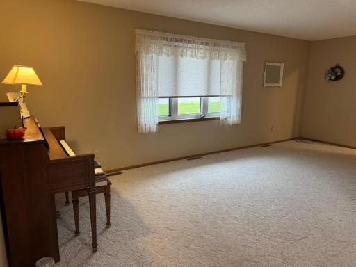 701 6th Avenue NE, Roseau, MN 56751