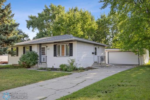 817 30th Street N, Fargo, ND 58102