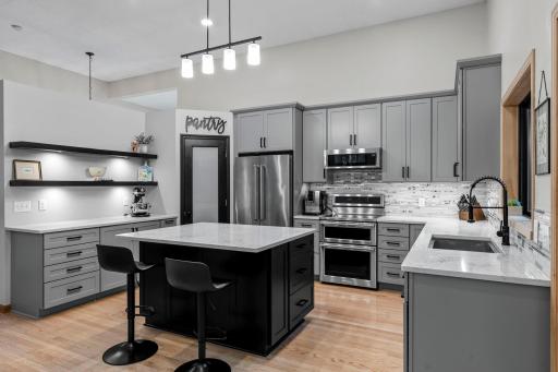 Quiet close cabinets, tile backsplash & stainless appliances