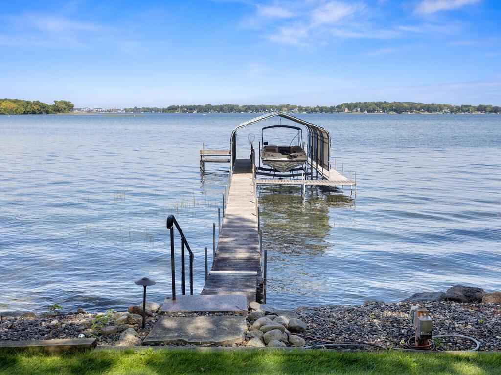 Dock, boat and lift are included!!