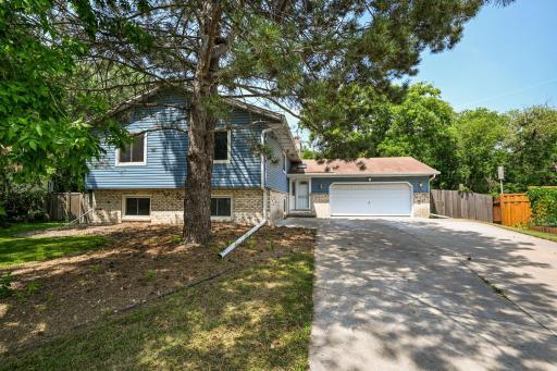1-web-or-mls-6215 Cavell Ave N 001Full.jpg