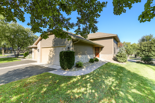 18075 Judicial Way N, Lakeville, MN 55044