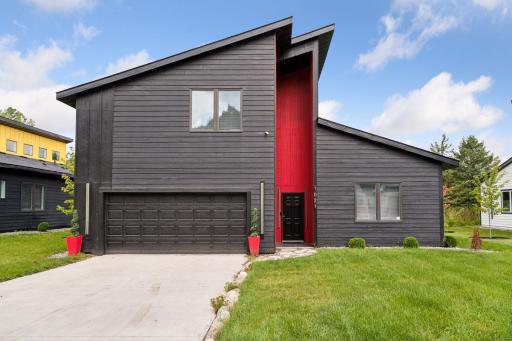 1021 Gardner Street E, Wayzata, MN 55391