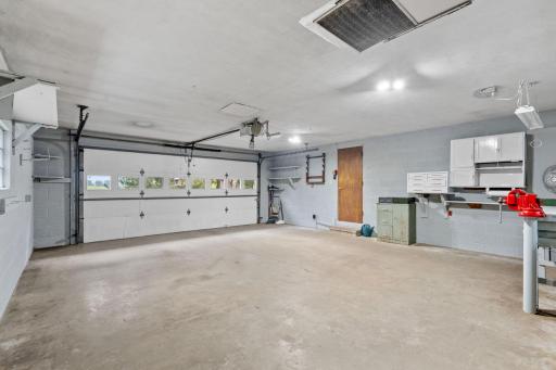 1425 Holly Drive E, Hugo, MN 55038