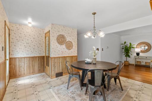1425 Holly Drive E, Hugo, MN 55038
