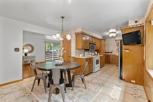1425 Holly Drive E, Hugo, MN 55038