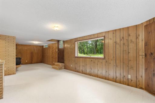 1425 Holly Drive E, Hugo, MN 55038