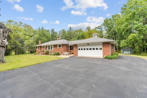 1425 Holly Drive E, Hugo, MN 55038